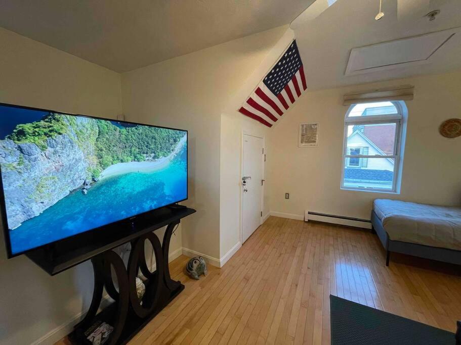 Cozy Condo With All Perks & Parking Close To Encore Casino Everett Exterior photo